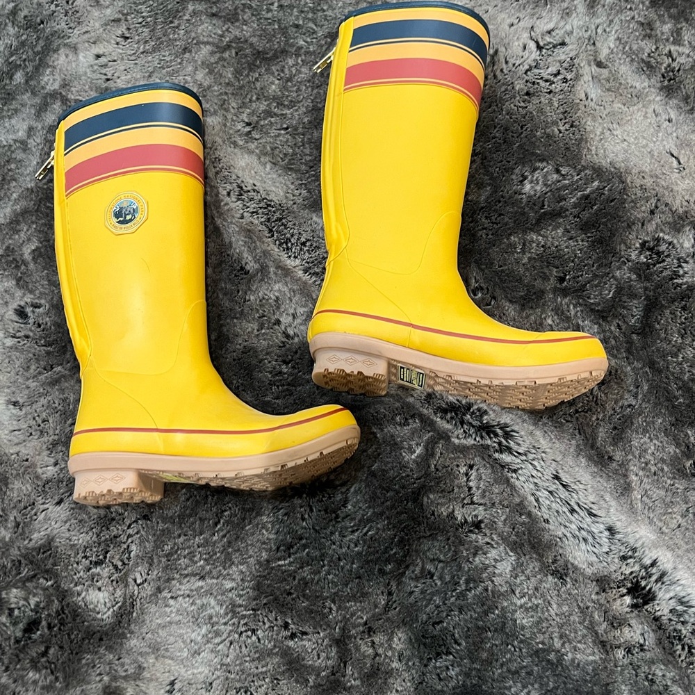 Pendleton Yellowstone National Park Yellow Rain Boots size 6 (never worn)